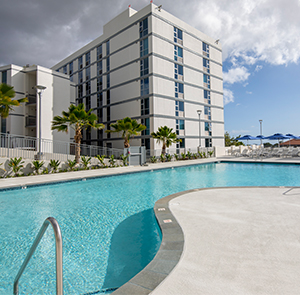 Moanalua Hillside Apartments - pool