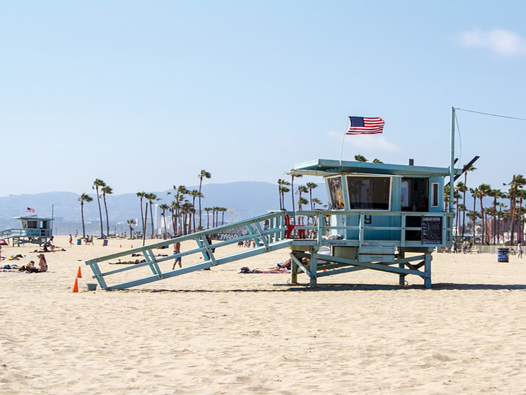 lifeguard stand on Santa Monica beach